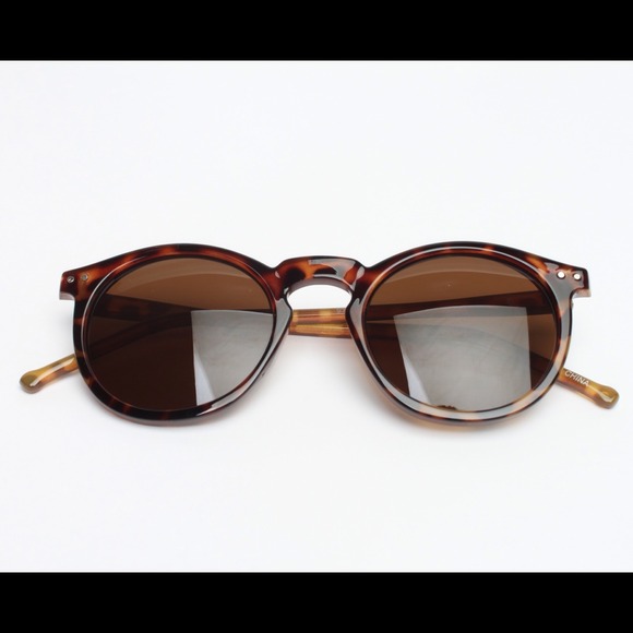 Chic Sunglasses. - Picture 1 of 2