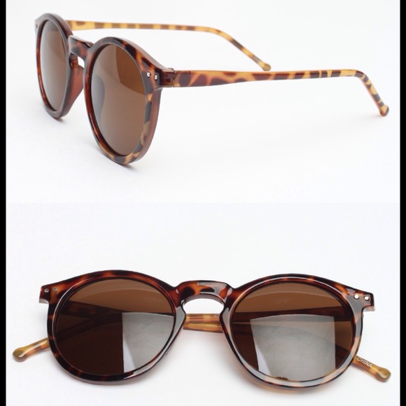 Chic Sunglasses. - Picture 2 of 2