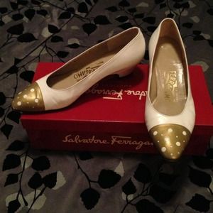 Vintage Ferragamo size 6B