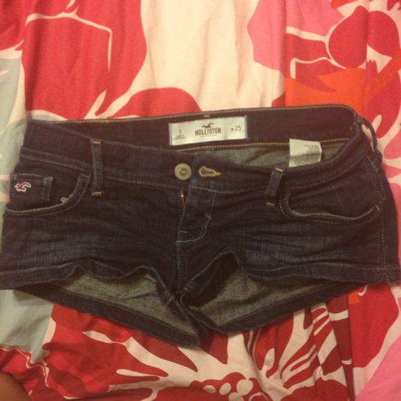 Hollister dark wash short shorts size 1