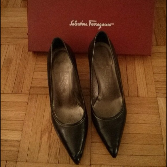Ferragamo pumps🌸