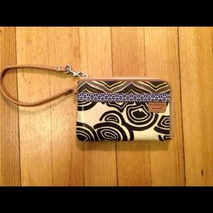 Fossil Key-Per Clutch