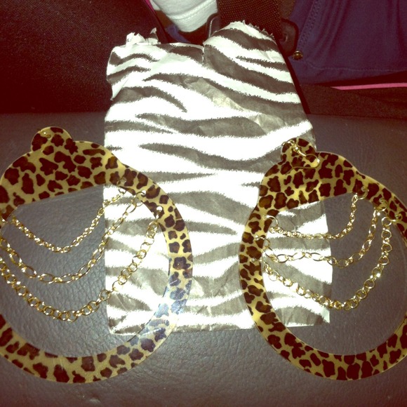 cheetah print earrings w/ gold chains!!!