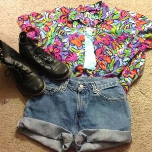 🌟SOLD🌟 Vintage Floral Button Up