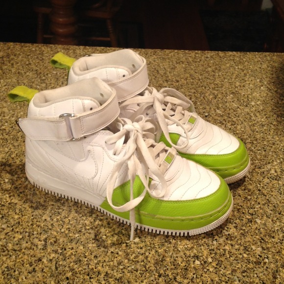 Jordan lime green 5.5Y