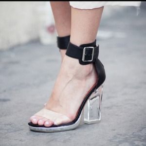 Jeffery Campbell soirée clear pump