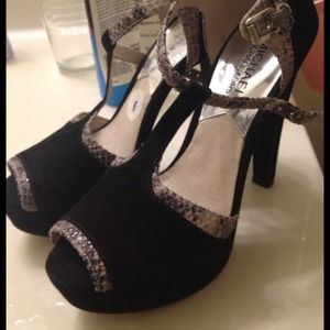 Michael kors shoe.
