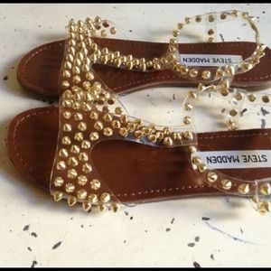 NEW STEVE MADDEN NICKIEE STUD SANDAL