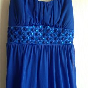 Short blue dress with jeweled band