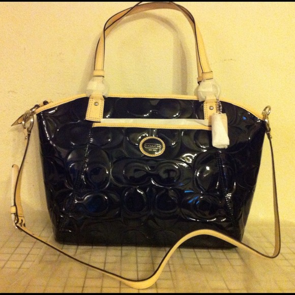 🔴SOLD🔴Coach Peyton Embossed Patent Pocket Tote