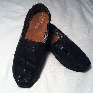 💢ON HOLD FOR @ashtonmoore17💢 Black Toms