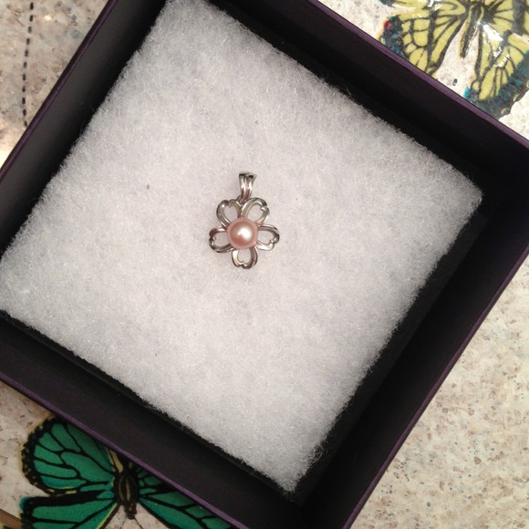 Hawaii flower pendent