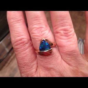 Triangle Black Opal