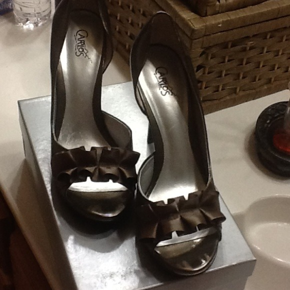 Sold Carlos Santana ruffle peep toe heels new - Picture 2 of 4