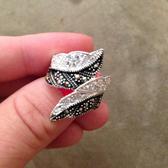 Ring - Picture 3 of 3