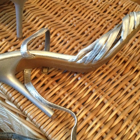 New listing: silver heels - Picture 2 of 4