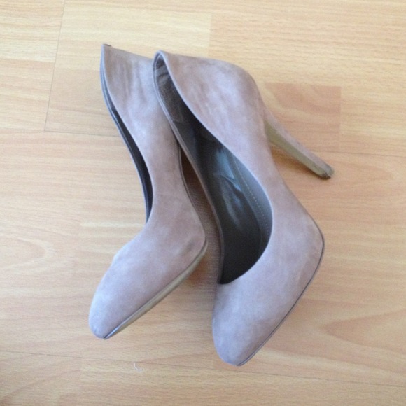 BCBG Cream Colored Heels