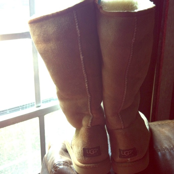 TALL TAN UGG BOOTS