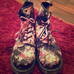 Dr Marten Floral boots