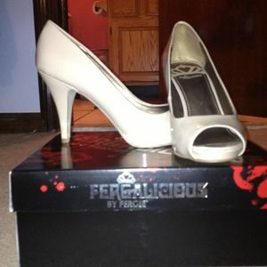 ❤️❤️RESERVED FOR @tmtracy❤️❤️  Nude peep toe pumps