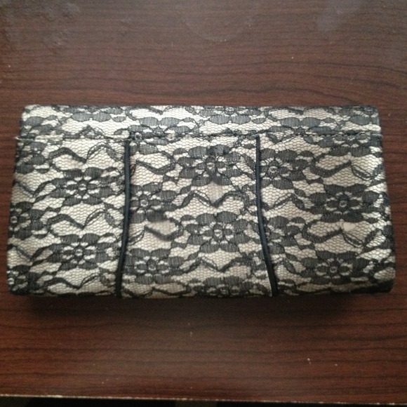 Clutch - Picture 2 of 3