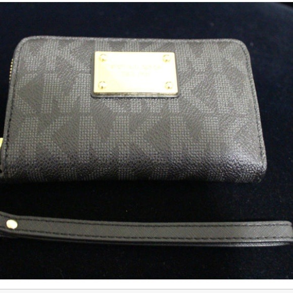 Michael Kors Phone Clutch