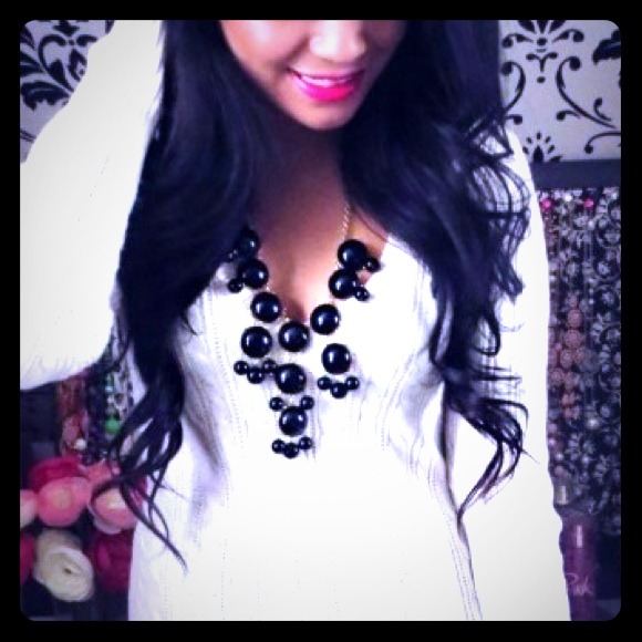 Brand new: black bubble necklace