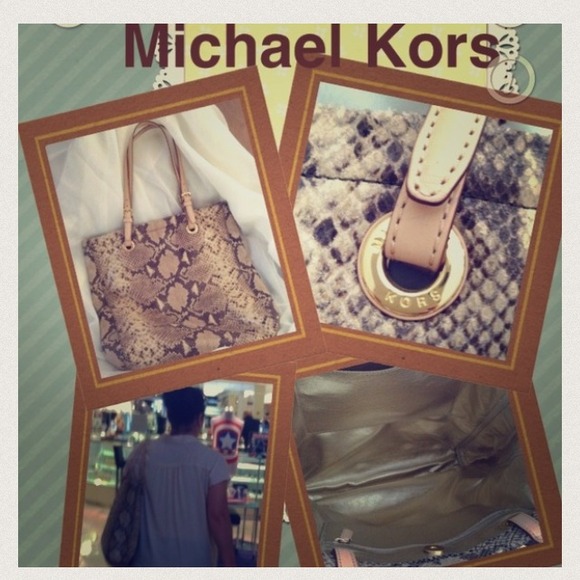 🔴Sold🔴on another site 🔴Michael Kors Python Jet - Picture 2 of 4