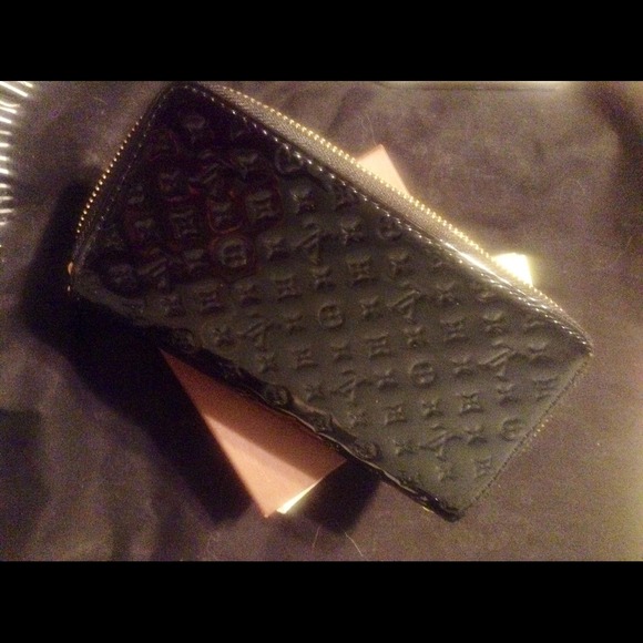 Black wallet ( brand New) A++ LV