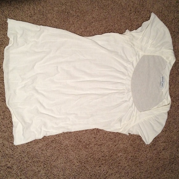 **SOLD IN BUNDLE** Anthropologie flowy tee