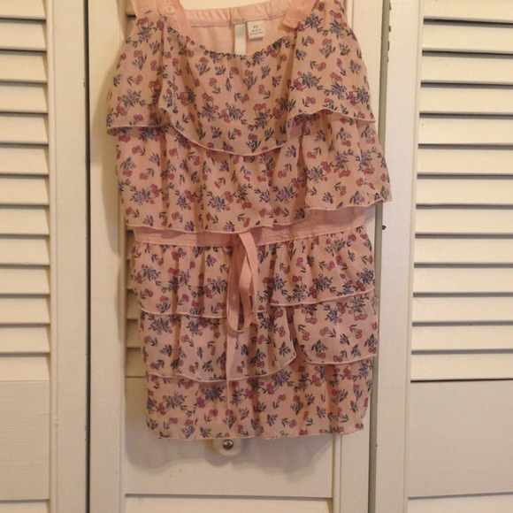 Adorable Lauren Conrad flowery pink top