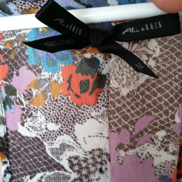 floral razor back top! - Picture 3 of 4