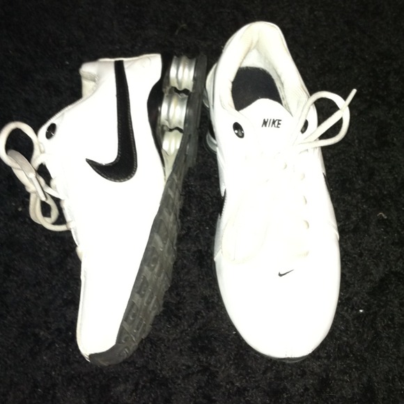 Nike shox, necklace, dc shoes, and 2 shirts.