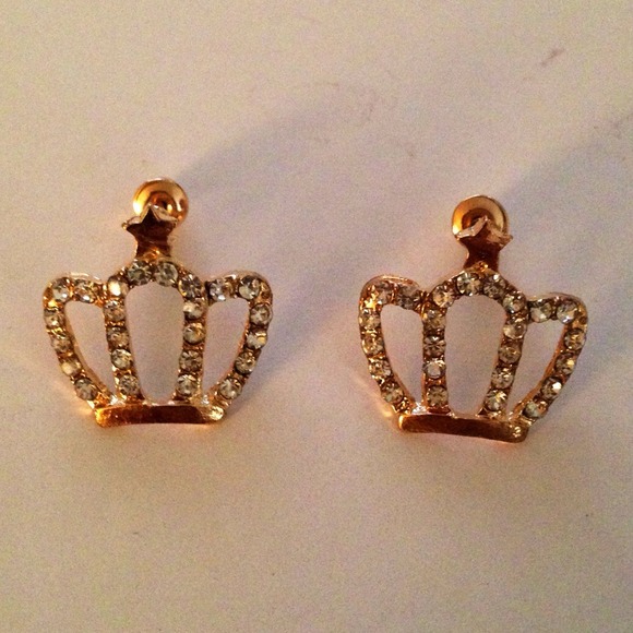 Gold tone crown with rhinestones earrings