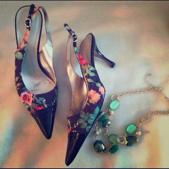 Sold.   TRADED BUNDLE FOR ri_ri74  A K heels