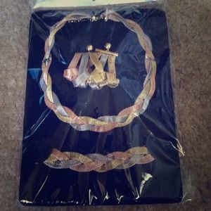A three piece. (Necklace, bracelet, and earrings)