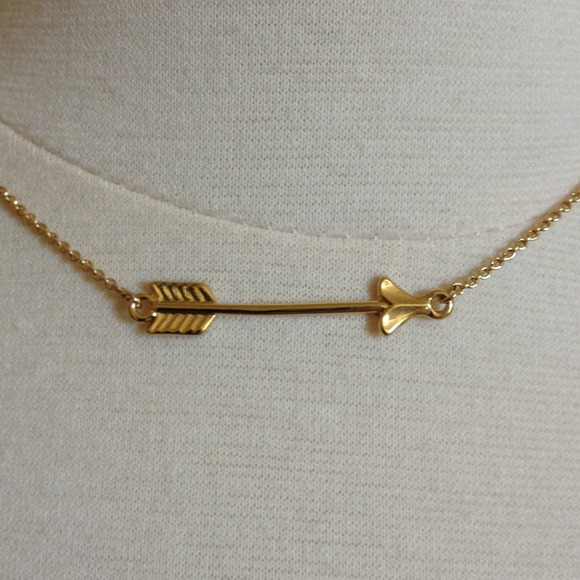 ❌SOLD in bundle❌ Gold tone arrow necklace. - Picture 2 of 2