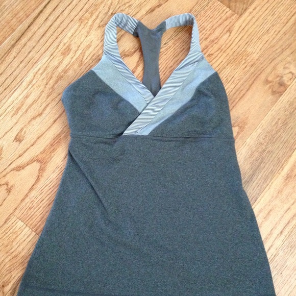 💢SOLD💢Nwot Lululemon gray top