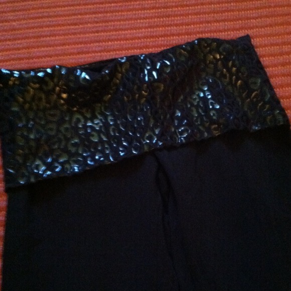 🚫TRADED🚫Black vs leopard yogas