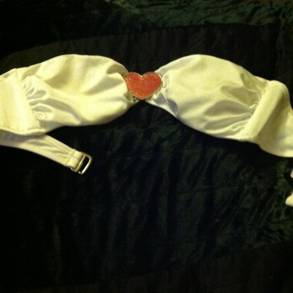 🚫SOLD🚫Vs white with pink heart bandeau bikini to