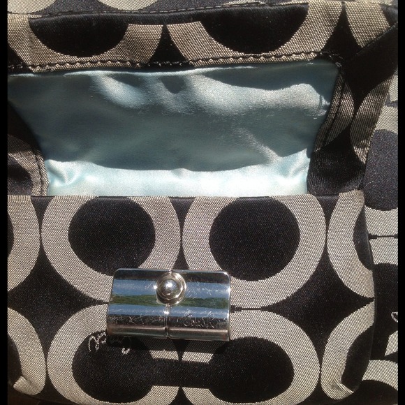 AUTHENTIC COACH w/dust bag & long strap - Picture 3 of 4