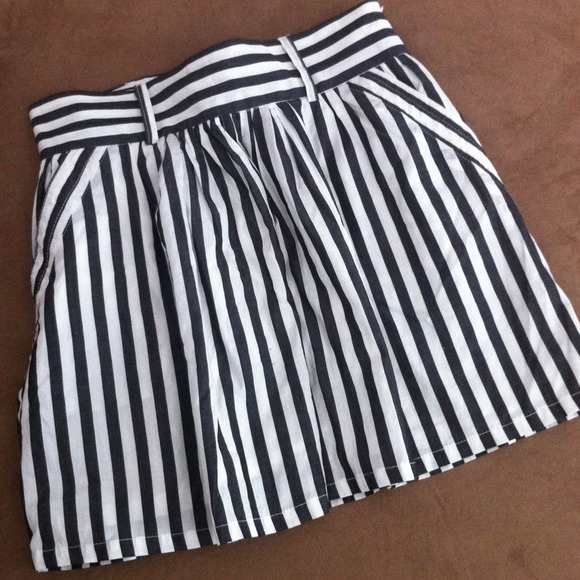 Gray Forever 21 striped skirt - Picture 2 of 4