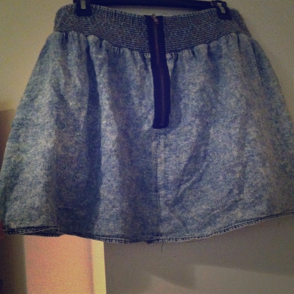 ASHY TONE SCRUNCHY WAIST SKIRT BARELY WORN.