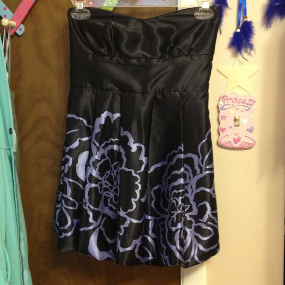 ❌SOLD❌!! Fancy strapless bubble dress! - Picture 2 of 3