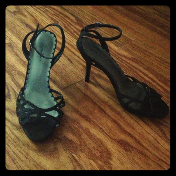 Black heels!!