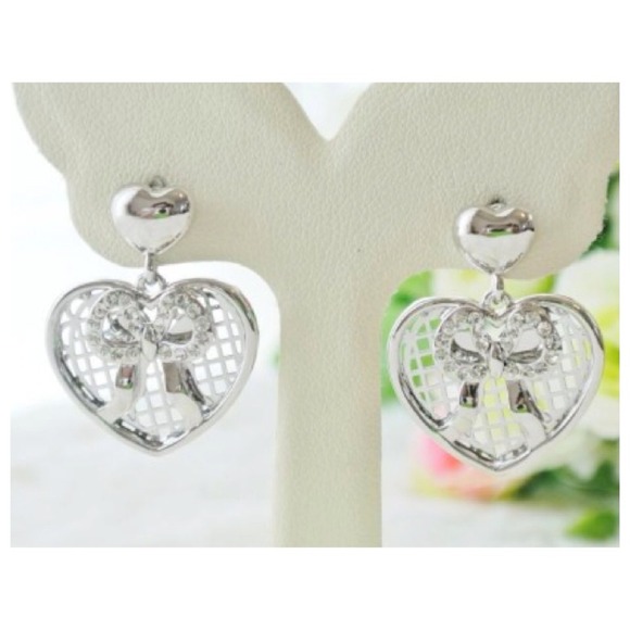 💢SOLD Locally💢Heart Shape Earring