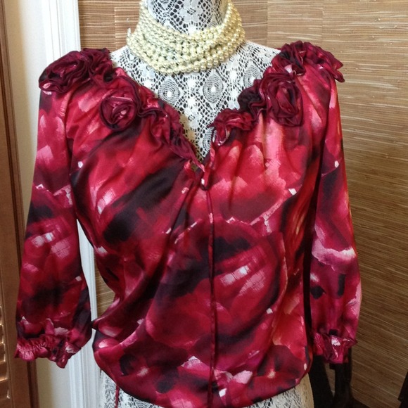 On or off shoulder stunning blouse