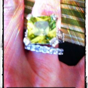 REDUCED! a stunning cannery yellow statement ring!