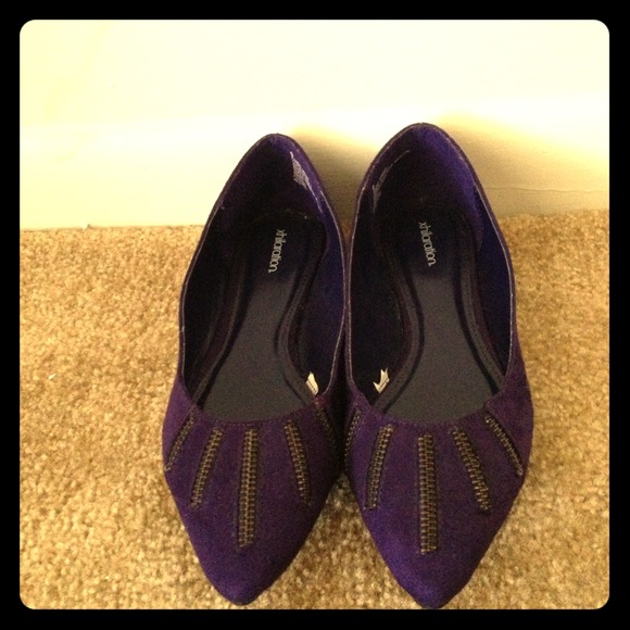 Royal Purple Pointed Toe Zipper Detailed Flats