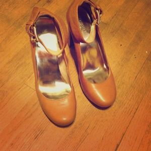 👠Michael Kors Tan Leather Strap Heels👠